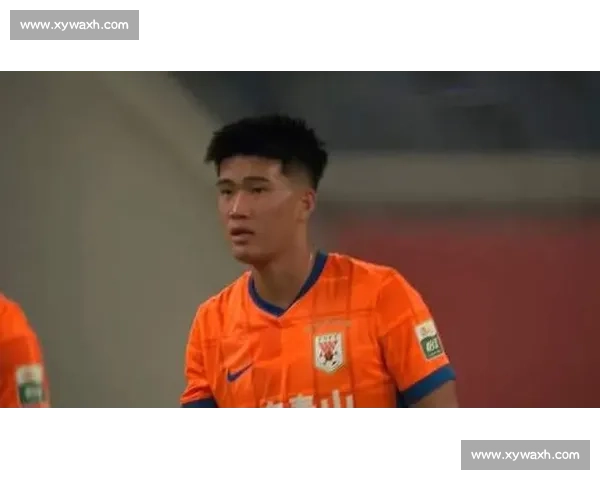 暖心兄弟情!彭啸安抚失球外援 泰山逆境中显团队底色 暖心兄弟情!彭啸安抚失球外援 泰山逆境中显团队底色
